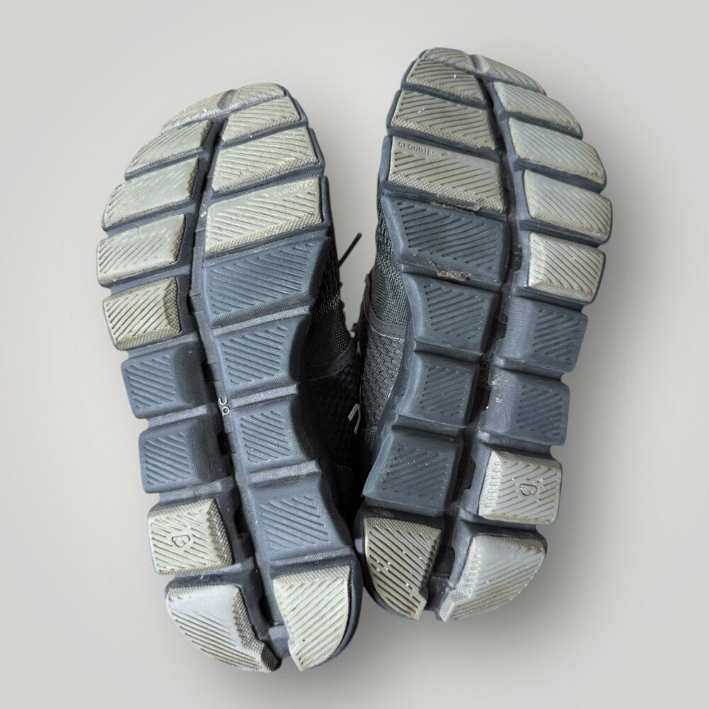 ON Running Cloud Women’s Shoes – Size W7.5 – Black – Pre-Owned - Picture 6 of 11